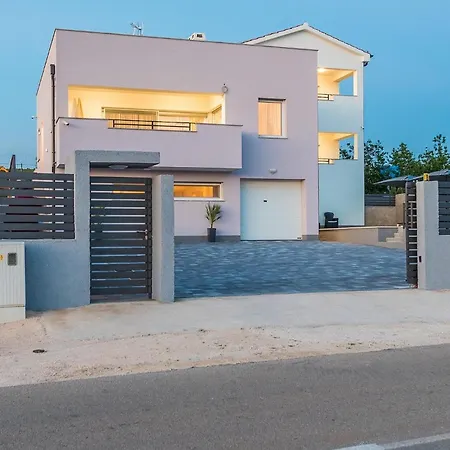 Palmarosa * Задар