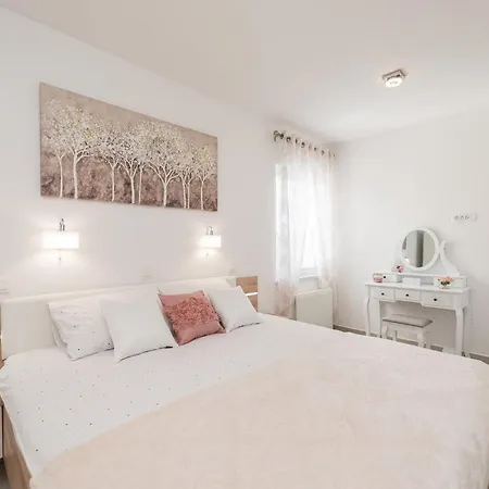 Palmarosa Semesterbostad *